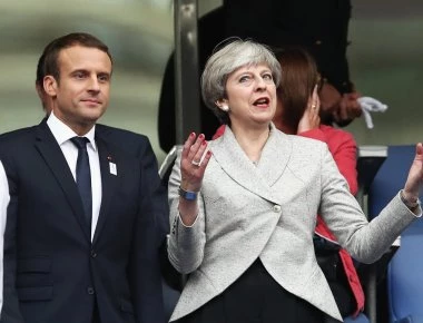 Ο Ε. Μακρόν και Τ. Μέι υπέγραψαν νέα συμφωνία για τον έλεγχο της μετανάστευσης